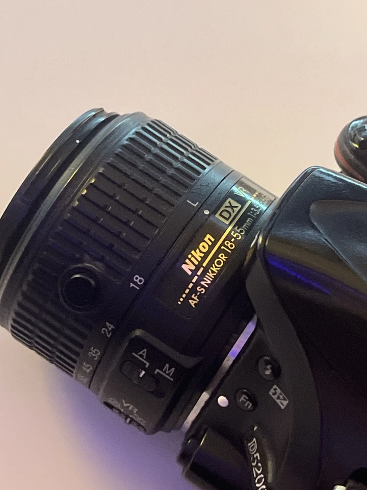 Nikon D5200 DSLR + AF-S DX 18-55mm & 55-200mm Objektive + Zubehörpaket  - Bild 2 von 4