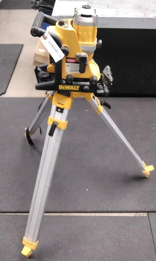 DEWALT LASER LEVEL DW073 w/TRIPOD & BATTERY (P24011588) eBay