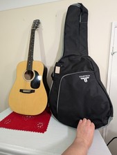 Squier by Fender SA-105 Acoustic Guitar + New TourTech Western guitar bag