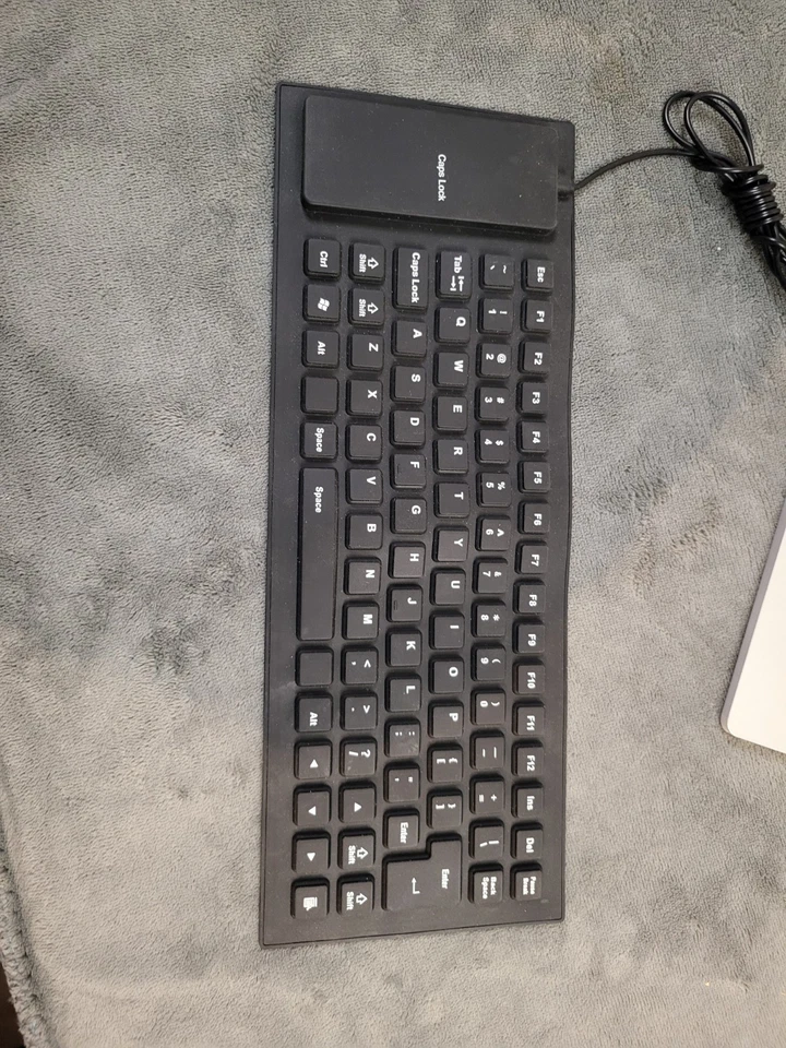 Universal Keyboard Dustproof Waterproof Silicone Flexible Full Size USB Keyboard - Image 2 of 3