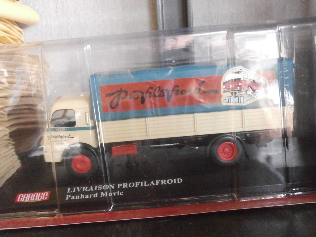 Camion Panhard Movic miniature de collection Prolilafroid au 1/43 en métal