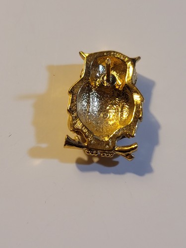 Vintage Owl Pin Broach Gold Tone brownish Enameled Body - Picture 4 of 6