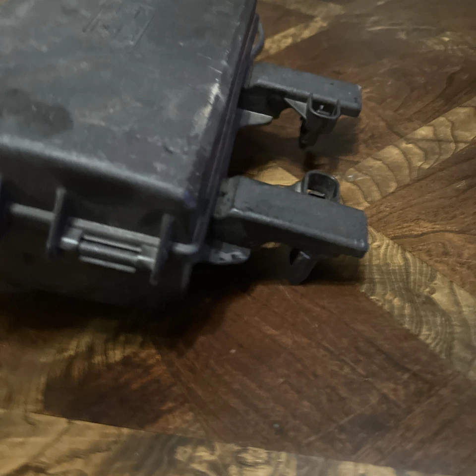 Panel de bloque de conexiones relé caja de fusibles motor Ford Mustang 16 17 2016 2017 OEM #2 Foto 3 de 4