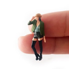 BN 1:64 Painted Figure Mini Model Miniature  Diorama Trendy Shooting Model B