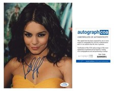 Vanessa Hudgens "Spring Breakers" AUTOGRAPH Signed Candid 8x10 Photo ACOA