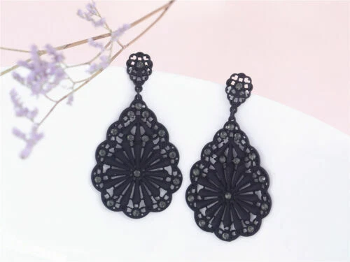 Orecchini di bigiotteria neri in strass