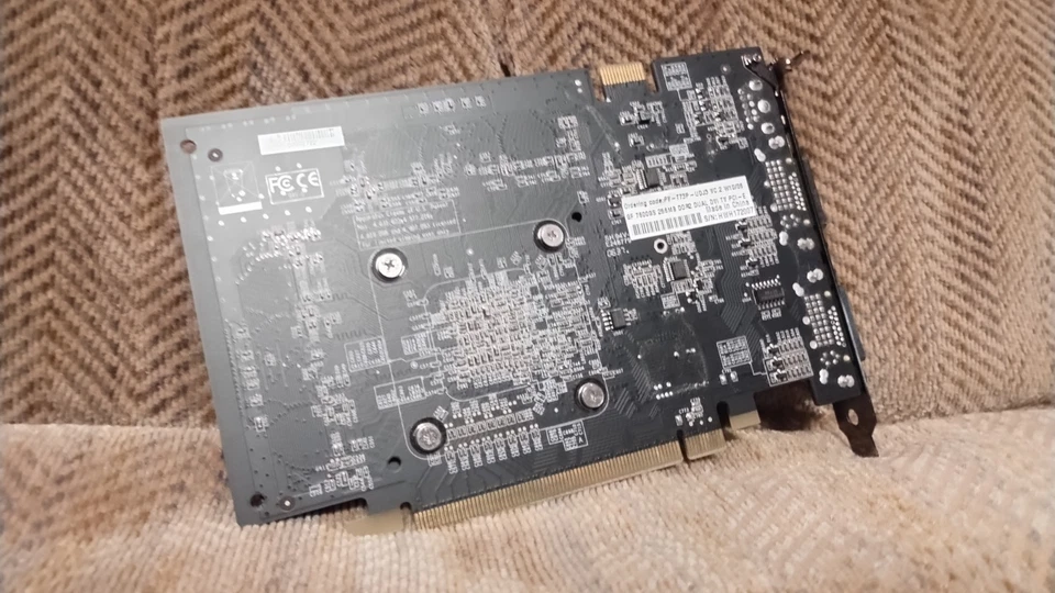 nVidia 7600GS Air Cooled 256MB PCIe Video Card - Image 2 of 3