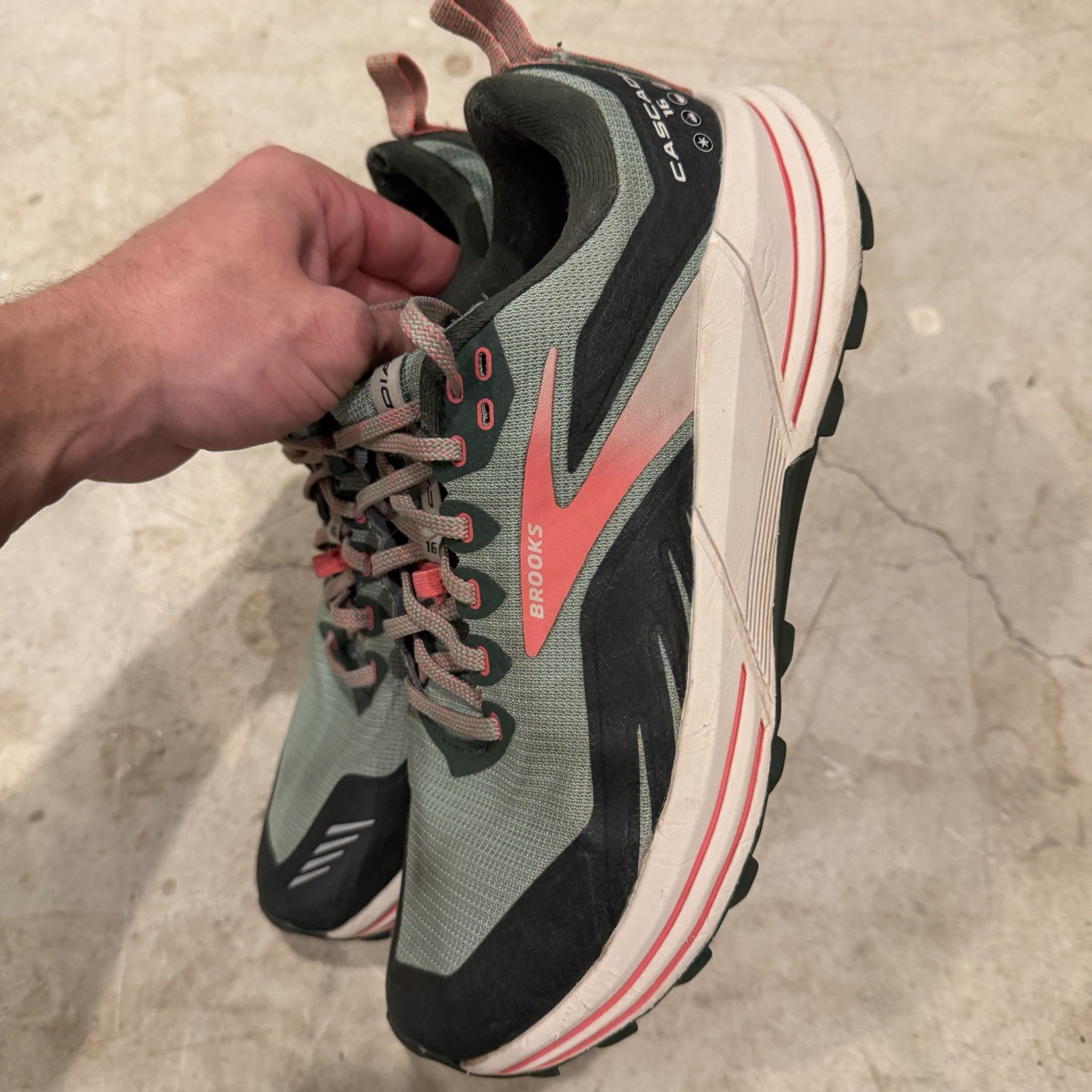 Brooks Cascadia 16 Green Trail Outdoor Hiking Shoes 1203631B394 Womens Size 10.5