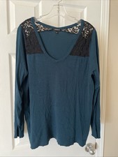 Torrid Women Sz 2 Pretty Gorgeous Blue Black Top Sweater Long sleeve beautiful