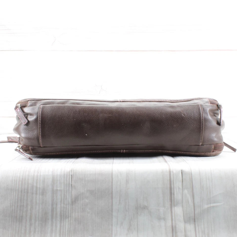 Bolso de hombro Buxton de cuero marrón con cremallera superior para computadora portátil Foto 4 de 4