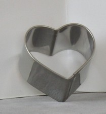 Mini COOKIE Pastry DOUGH Fruit CHEESE Meat CUTTER Metal HEAR 1.5" x1.5" x 7/8"