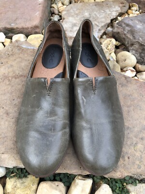 Born Buttery Soft Green Leather Suree Flats Slip Ons