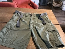 WEARFIRST Mens Army Green Cargo Shorts Size 42 With Belt - READ