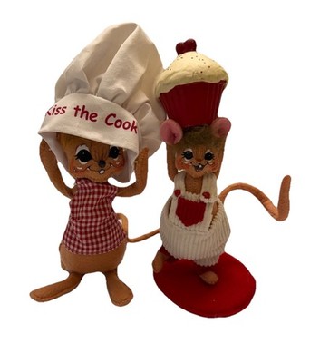 Annalee Mouse Chefs hat Kiss the Cook Cupcake Heats Red Lot Of 2 2014