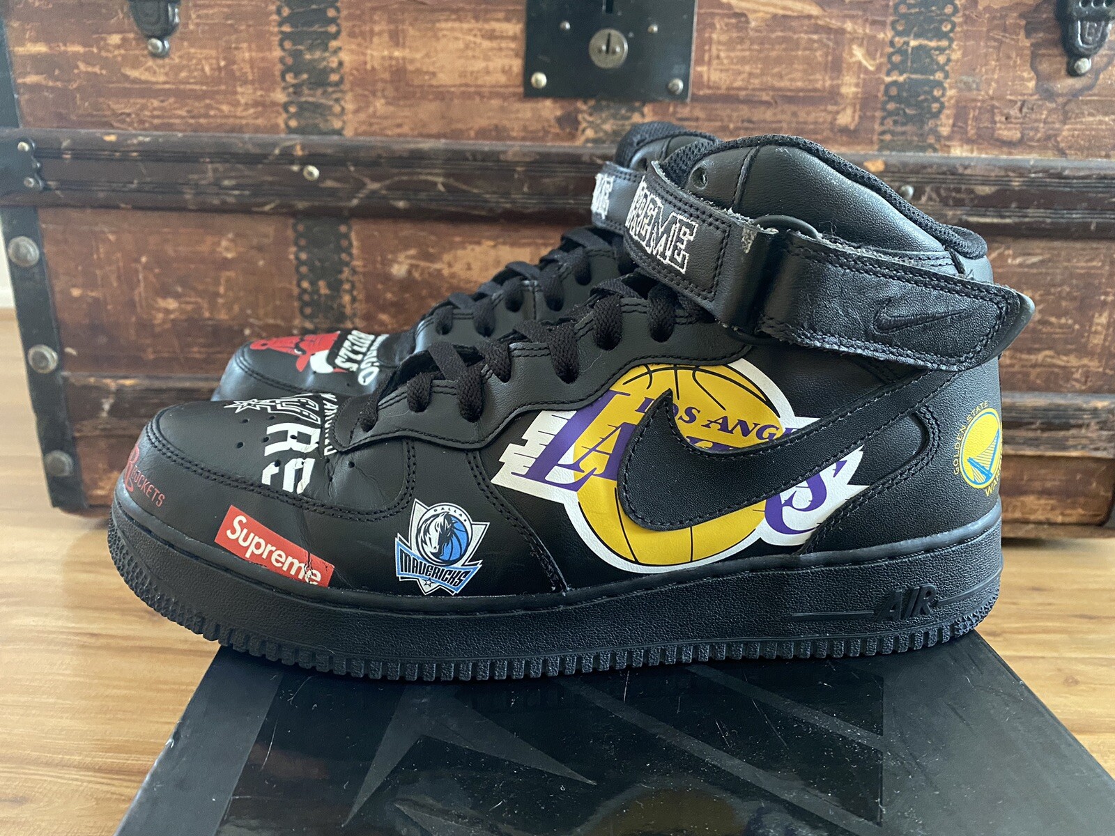 Supreme Nike Air Force 1 Mid Black NBA Logos AQ8017-001