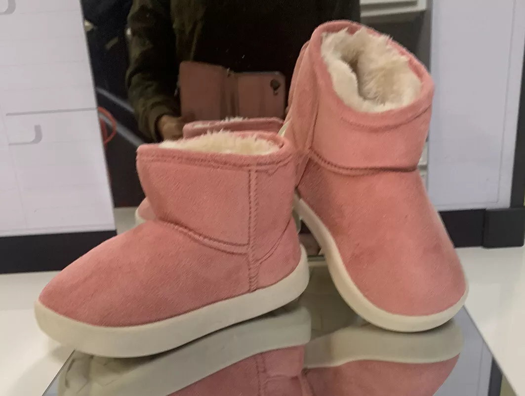 Baby girl top fuzzy boots