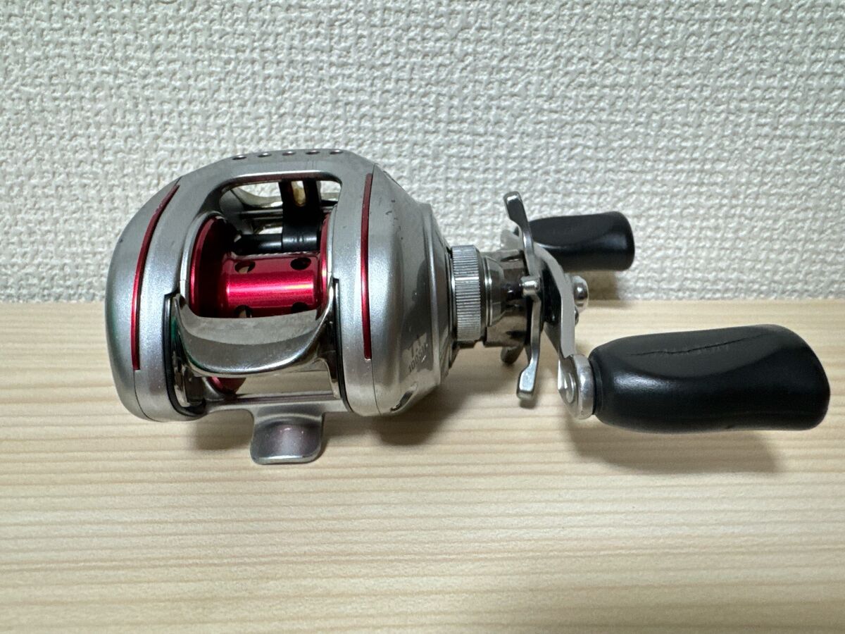 Daiwa Baitcasting Reel TEAM Daiwa ZILLION 100SH 7.1:1 Right Daiwa Baitcasting Reel TEAM Daiwa ZILLION 100SH 7.1:1 Right