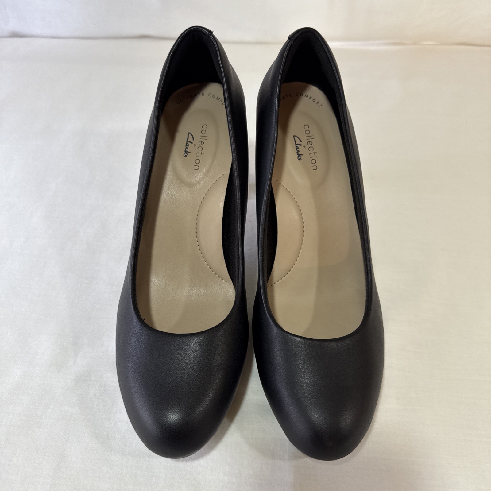 Ladies Clarks Collection Pump Heel Size 8M Black Leather w/o Box