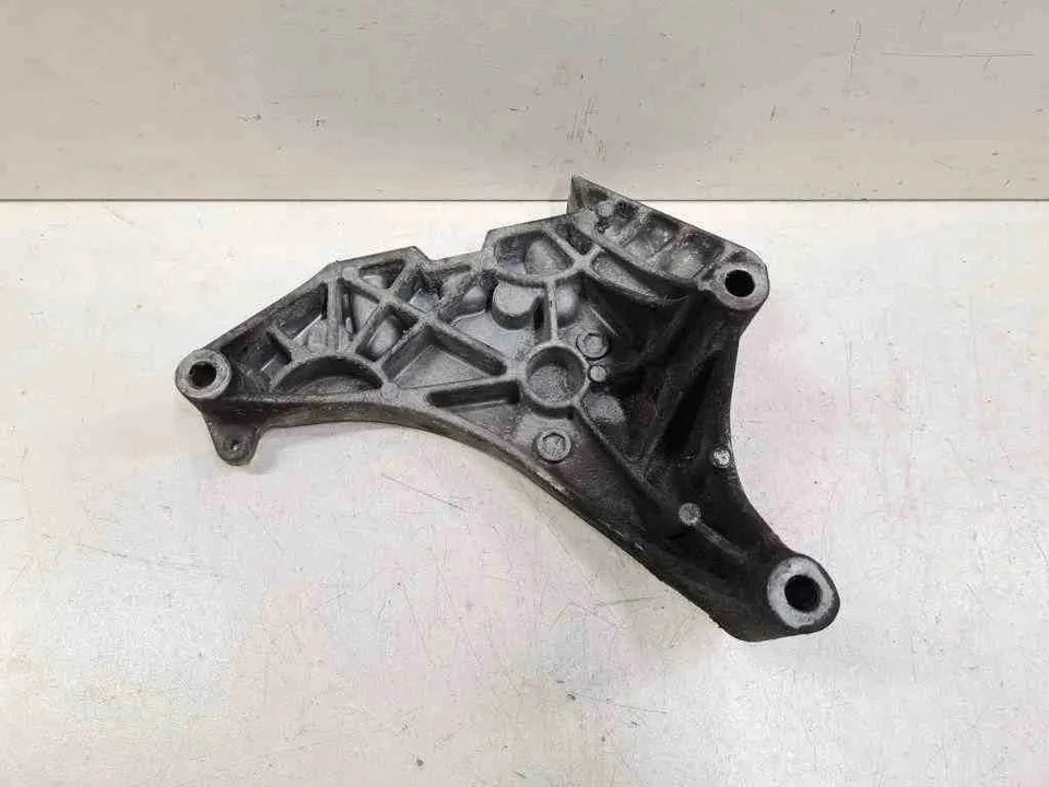 SKODA SUPERB I 3U4 Support Moteur Côté Gauche 03L199207 2.00 Diesel 32724426 - Photo 3/3