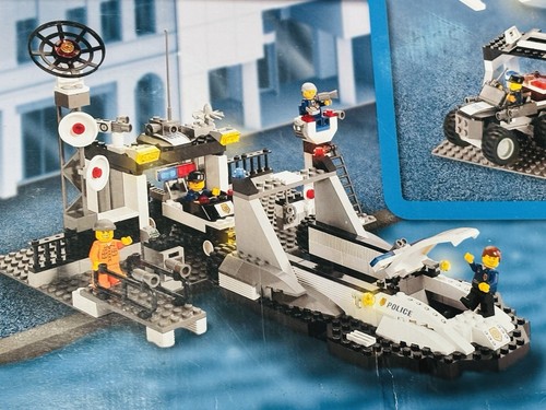 LEGO World City: Police Hq (7035) - Picture 3 of 7