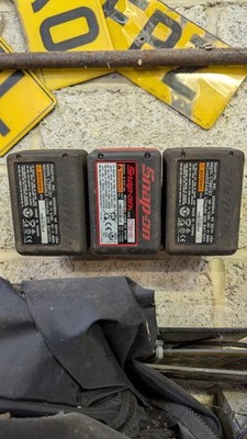 CTB8185 Snap-on Akku Wandhalterung | Feinste Qualität | Dreifach | ''CLICK FIT''