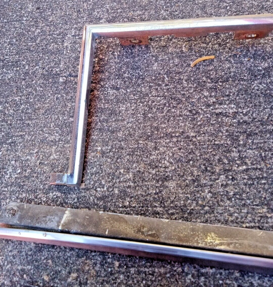 Oldsmobile 98 Brougham 1983 panel trasero moldura LOC-104DG Foto 3 de 4