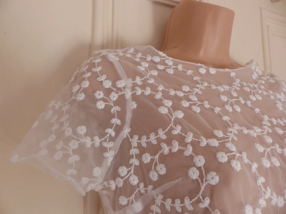 Topshop Petite size 10 white sheer cropped top, short sleeves, floral embroidery - Image 3 of 4