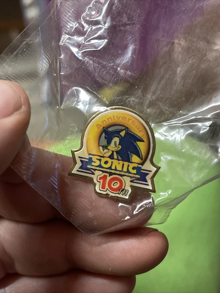 new old stock Sonic 10th Anniversary Pin Promo RARE Sega Genesis the Hedgehog - Image 3 of 3