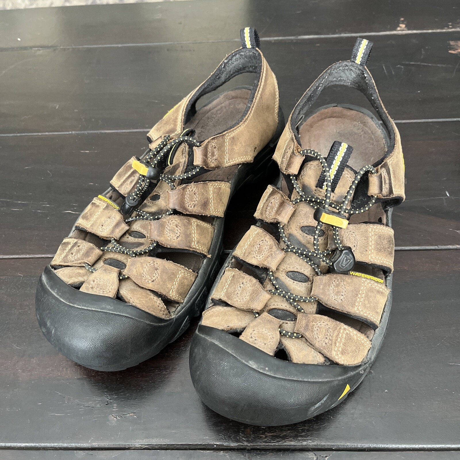 Sandali sportivi impermeabili da donna Keen taglia 9 marroni Newport pelle punta chiusa