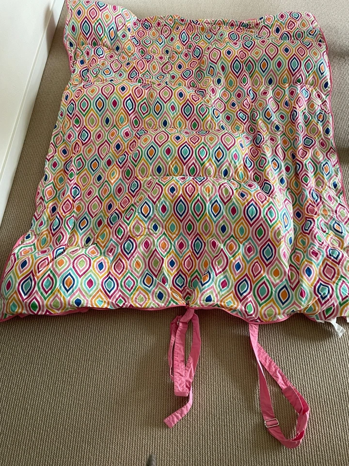 Saco de dormir Pottery Barn PBTeen rosa brillante multicolor geo con correa de transporte Foto 2 de 4