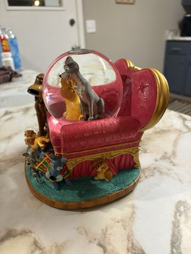 RARE Disney Lady and The Tramp *Musical Snow Globe* w/ Puppies & Sofa - Bild 6 von 7