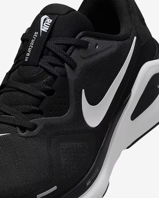 Nike Structure 26 Extra Wide 