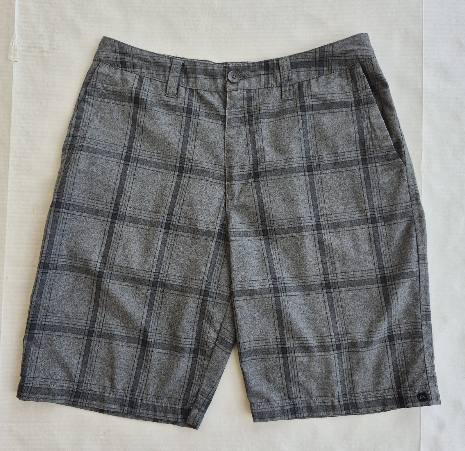 Quicksilver Gray Plaid Chino Shorts Men's Size 32
