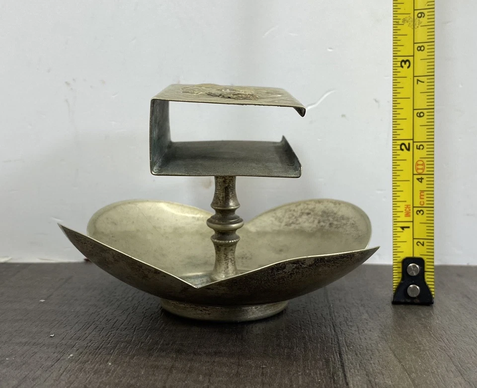 Cenicero y soporte de caja de fósforos antiguo Repousse Putti querubines vintage plato de plata Foto 4 de 4