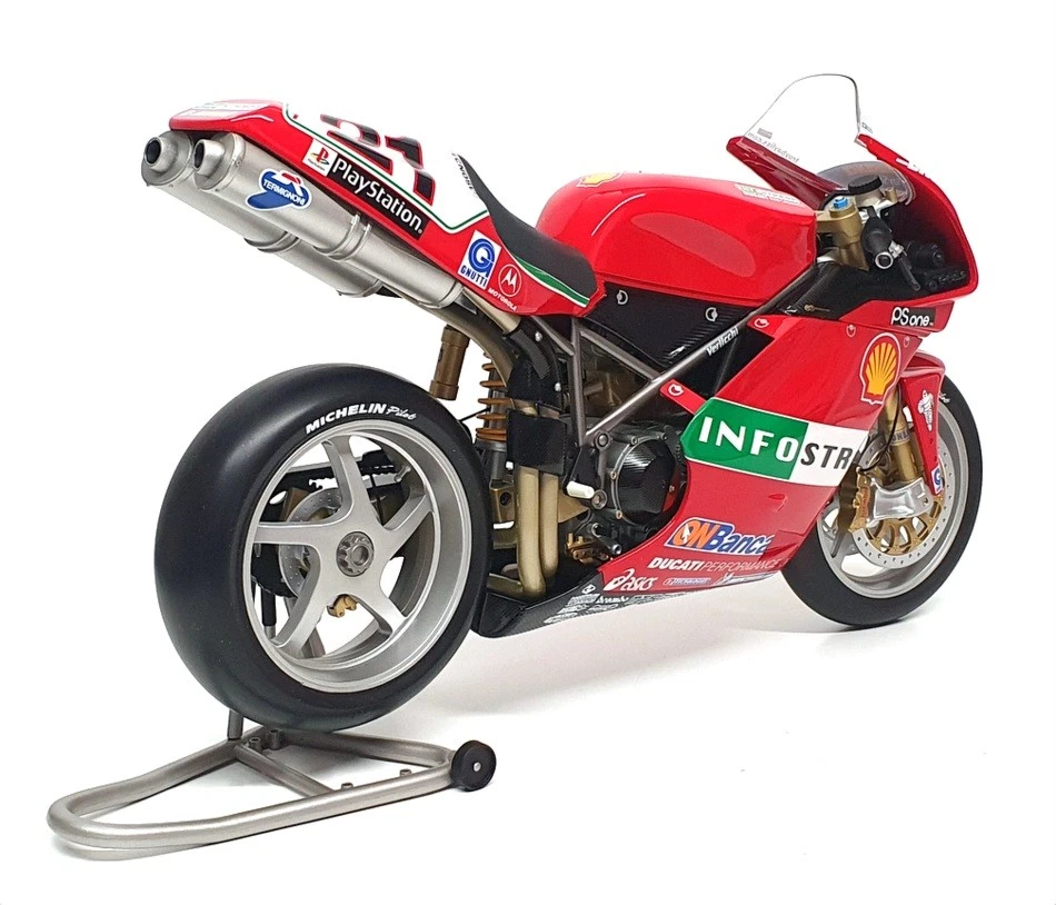 Minichamps 1/6 Scale 062 011221 - Ducati 996R T. Bayliss WSB 2001 World Champion - Image 2 of 4