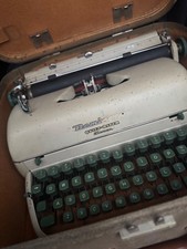 Remington Quiet-Riter Miracle Tab Typewriter w/Hard Case & Key Vintage thumbnail