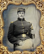 1860s DOUBLE ARMED CIVIL WAR CAVALRY SOLDIER AMBROTYPE PHOTO - REVOLVER & SWORD