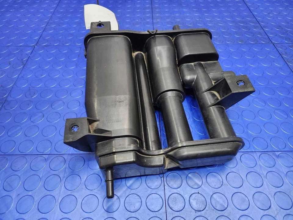2018-2022 Chevy Equinox 1.5L 2.0L Fuel Vapor Charcoal Canister OEM 84403786 - Image 4 of 4