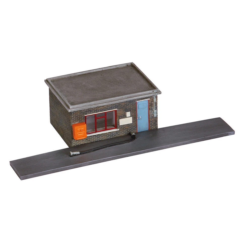 Graham Farish 42-128 Scenecraft Fuelling Point Pump House (Pre-Built)