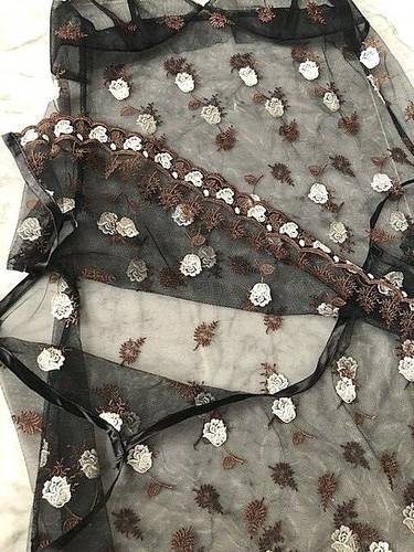 VESTIDO LARGO COMME DES GARCONS NEGRO TUL con FLORES BORDADAS - DE COLECCIÓN - Imagen 7 de 11