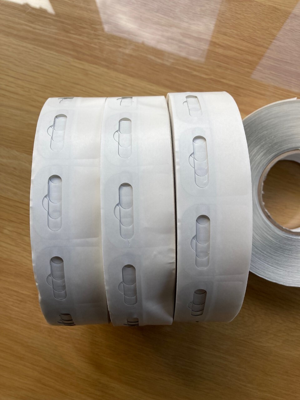 1000 X STRONG SELF ADHESIVE EURO HOOK SLOT STICKY PLASTIC HANGER