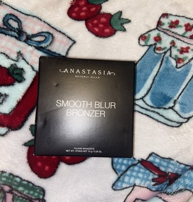 Anastasia Beverly Hills Smooth Blur Bronzer in shade  Sunset Sizzle 