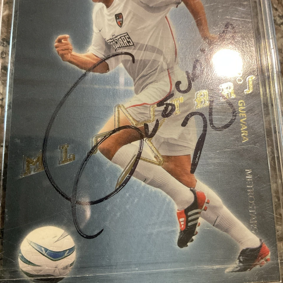 Tarjeta de baraja superior firmada por Amado Guevara #st 21 (2004) en losa MLS Foto 2 de 3