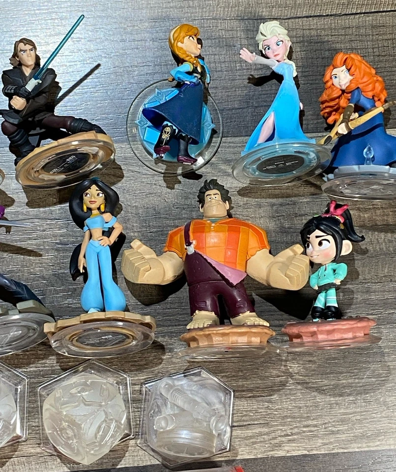 Figuras Disney Infinity - Lote com mais de 30 discos/personagens Star Wars, Frozen e mais - Imagem 3 de 4