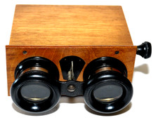 FRENCH STEREO VIEWER WITH GLASS SLIDE