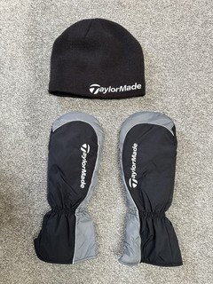 Golf Clothing TaylorMade Beanie One Size & TaylorMade Winter Mittens