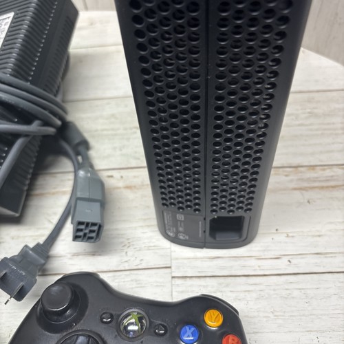 Xbox 360 Black Console 120 GB With Cables - Console Tested 2 Remotes - Picture 7 of 7