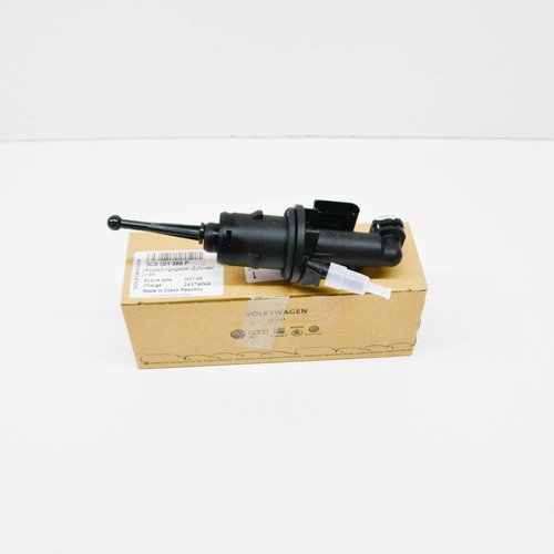 NEW VW PASSAT B6 3C2 CLUTCH MASTER CYLINDER 3C0721388P - Picture 3 of 7