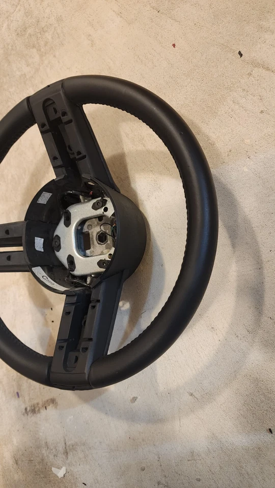 ✅ Volante delantero izquierdo Ford Mustang Base 2005-2009 OEM cuero 05-09 Foto 3 de 4