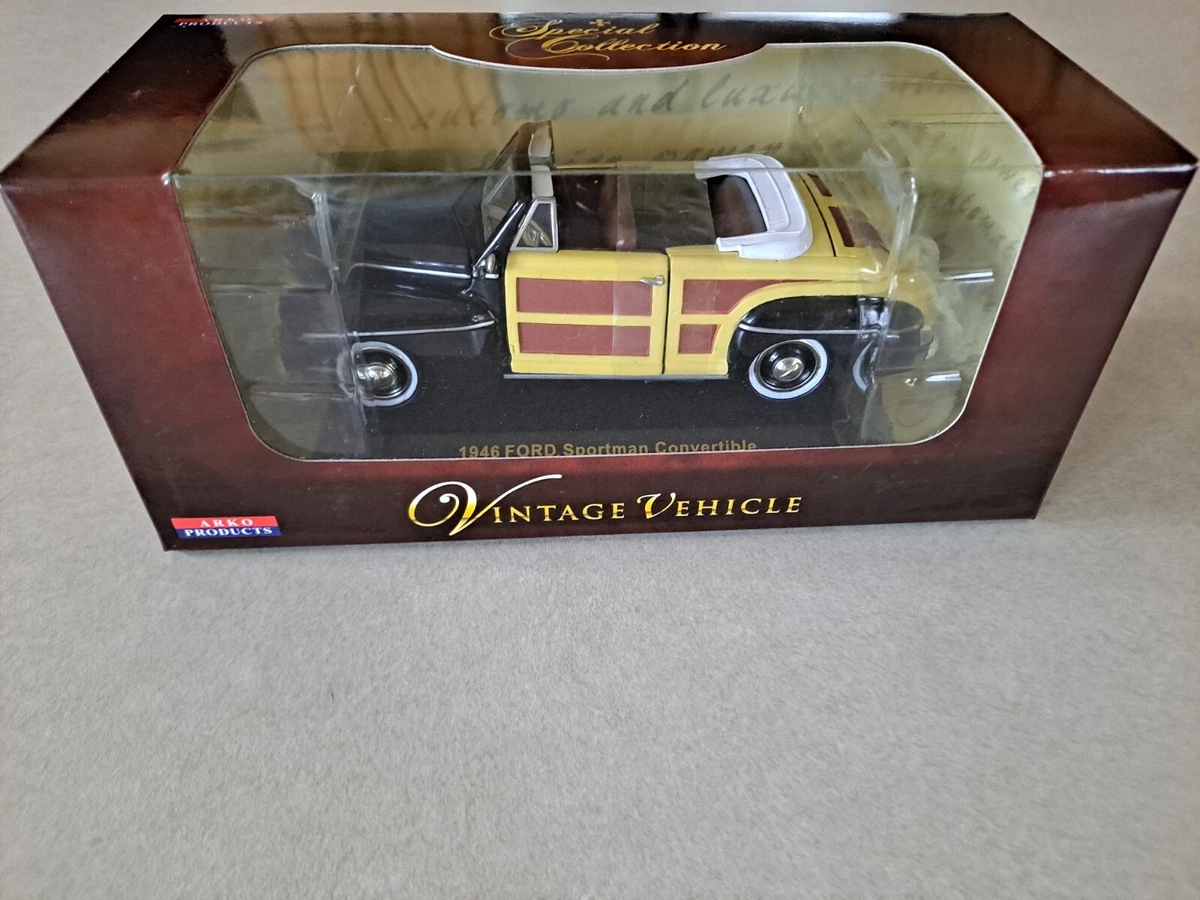 Road Signature 1/18 Scale Diecast 20048 - 1946 Ford Sportsman